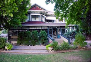 Historic home creates unique opportunity for fine art students